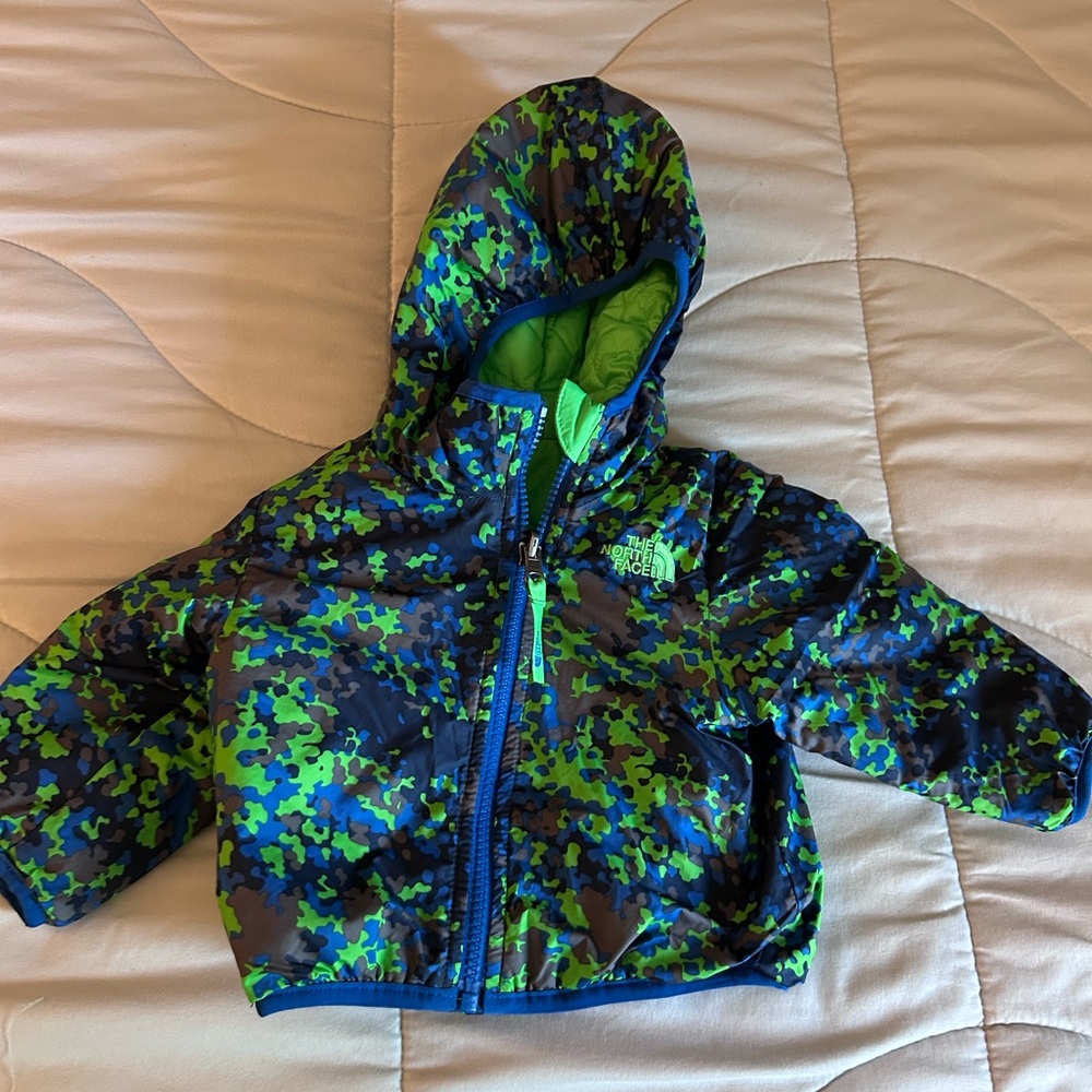 The North Face Blue and Green Puffer Jacket Sporty Design